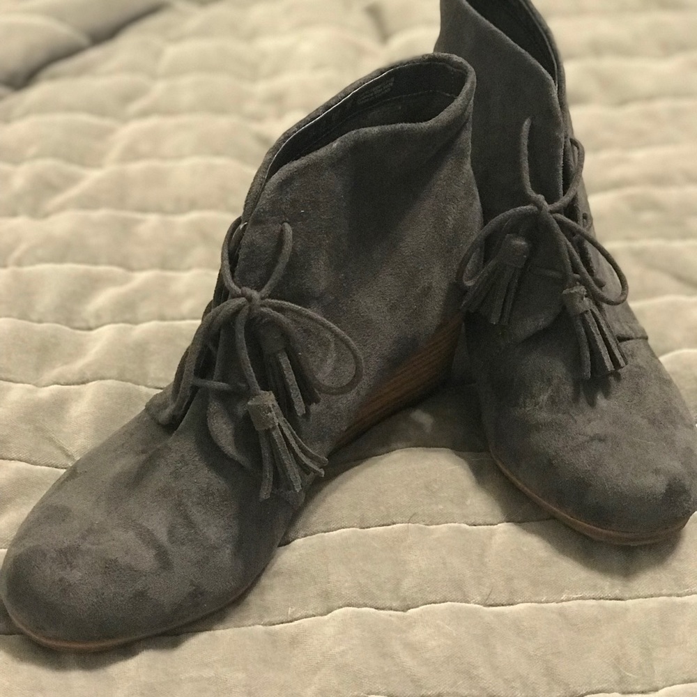 Dr. Scholl’s Dakota Gray Suede Bootie